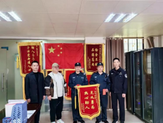 領(lǐng)威保安員李興萍、歐陽開?！耙娏x勇為”獲榮